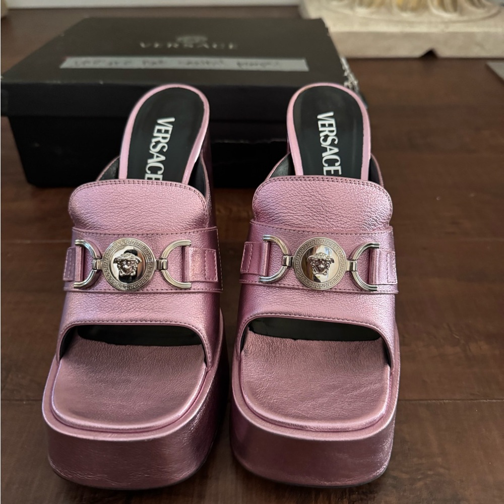 New With Box Versace Metallic Pink Platform Sandals Retail $950